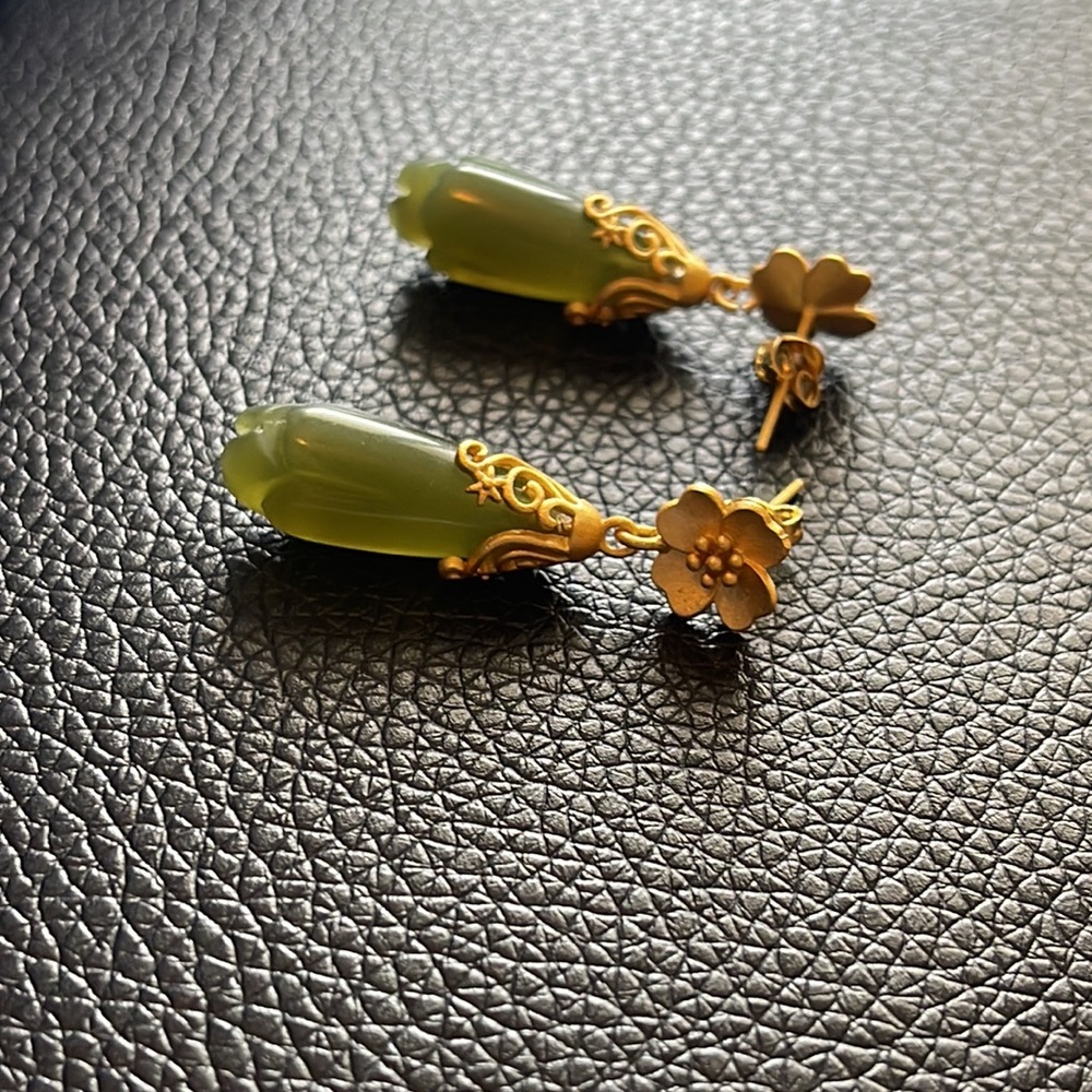 Beautiful  Jade Green beads dangle earrings 14K Gold-Dipped Textured Gold Flower - Picture 6 of 14